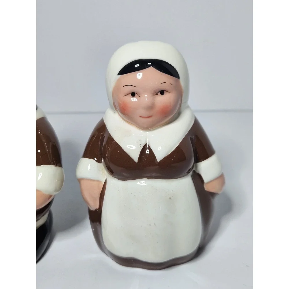 Publix The Pilgrim Pair Thanksgiving Ceramic Salt and Pepper Shakers Vintage